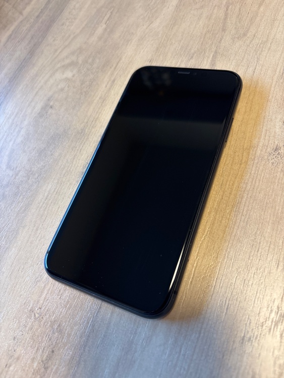 iPhone11 128GB au（スマホ）の商品画像 - 査定依頼日：2026年4月7日 - 最高査定価格：26,000円