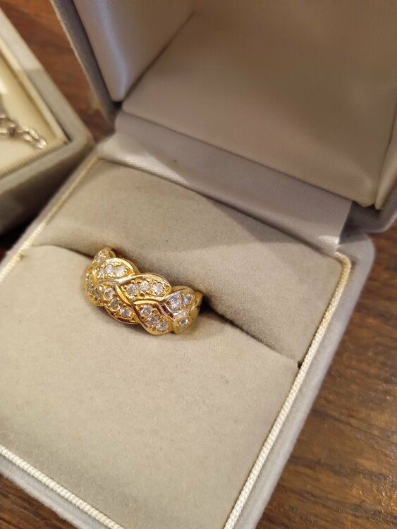 指輪　メレダイヤ　K18（金・貴金属）の商品画像 - 査定依頼日：2026年3月17日 - 最高査定価格：300,000円