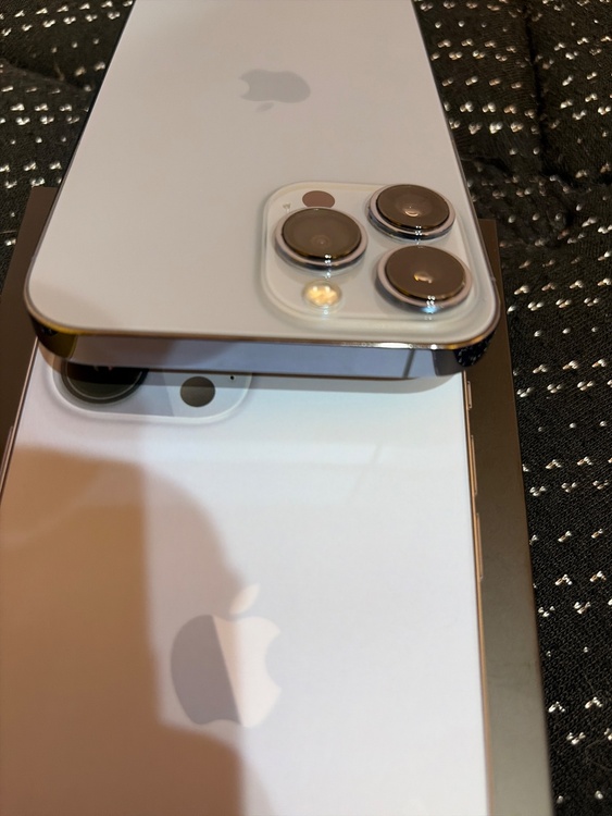 iPhone 13 Pro Max 256GB au（スマホ）の商品画像 - 査定依頼日：2026年3月31日 - 最高査定価格：51,000円