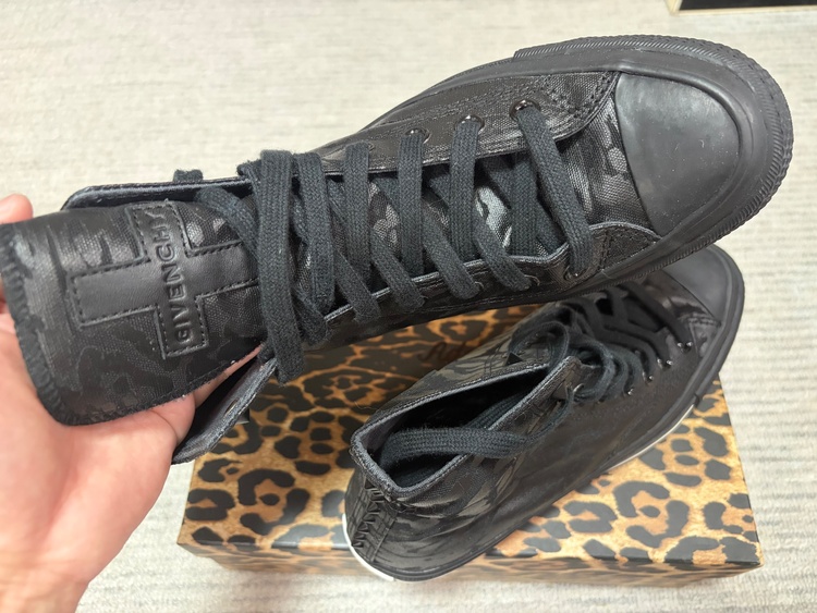 スニーカー（converseとのコラボ）（古着・ファッション）の商品画像 - 査定依頼日：2026年7月3日 - 最高査定価格：5,000円