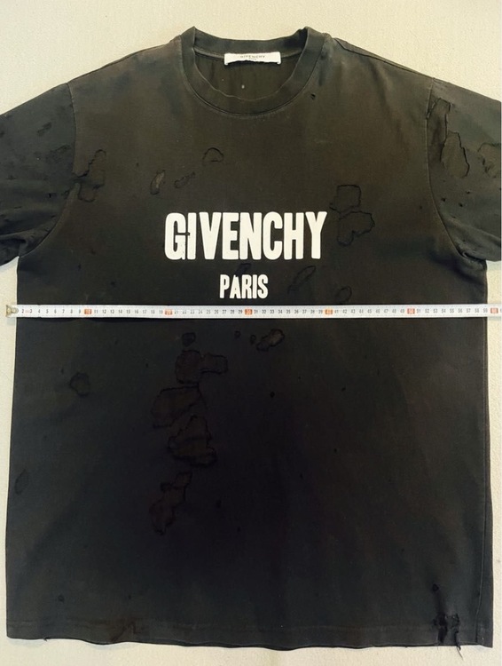 GIVENCHY デストロイロゴTシャツ ダメージ加工（古着・ファッション）の商品画像 - 査定依頼日：2026年3月18日 - 最高査定価格：6,000円