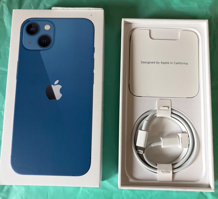 iPhone iPhone 13 256GB au（スマホ）の商品画像 - 査定依頼日：2026年5月31日 - 最高査定価格：37,000円