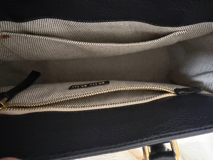 ミュウミュウ  （ブランドバッグ）の商品画像 - 査定依頼日：2026年2月13日 - 最高査定価格：180,000円