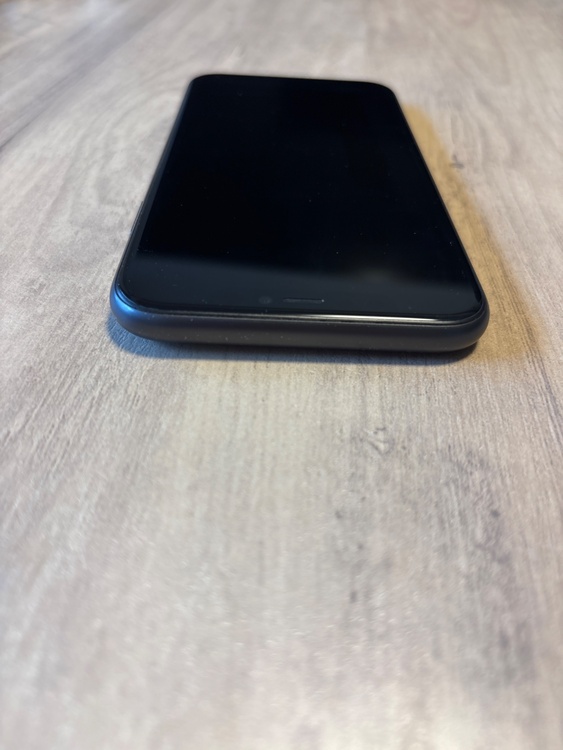 iPhone11 128GB au（スマホ）の商品画像 - 査定依頼日：2026年4月7日 - 最高査定価格：26,000円