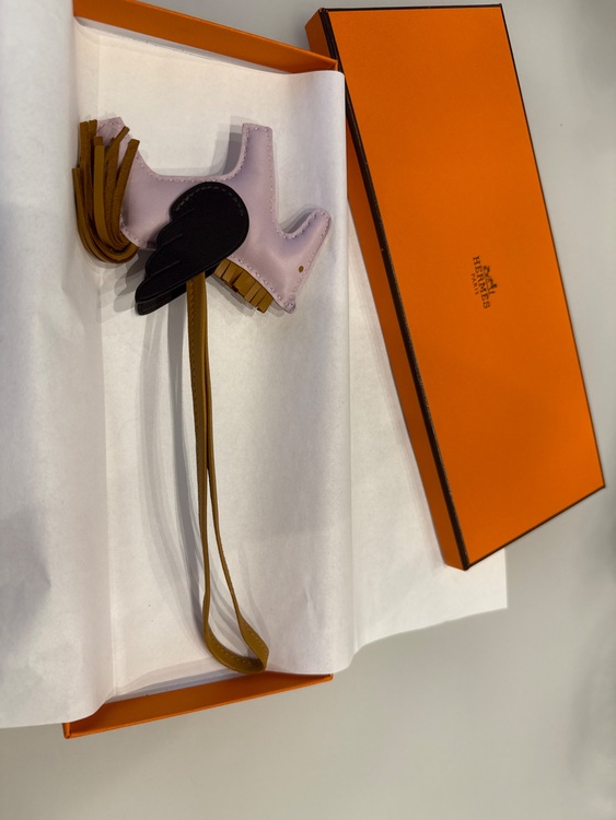 エルメス ロデオチャーム ペガサスPM アニョーミロ チャーム U（ブランド財布・小物）の商品画像 - 査定依頼日：2025年10月22日 - 最高査定価格：70,000円