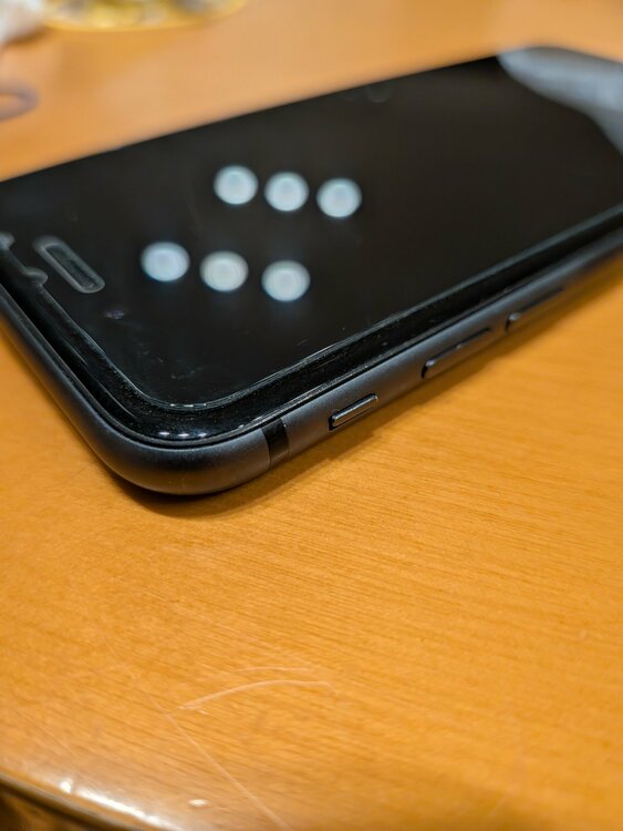 iPhone iPhone8 128GB SIMフリー（スマホ）の商品画像 - 査定依頼日：2026年5月26日 - 最高査定価格：3,000円
