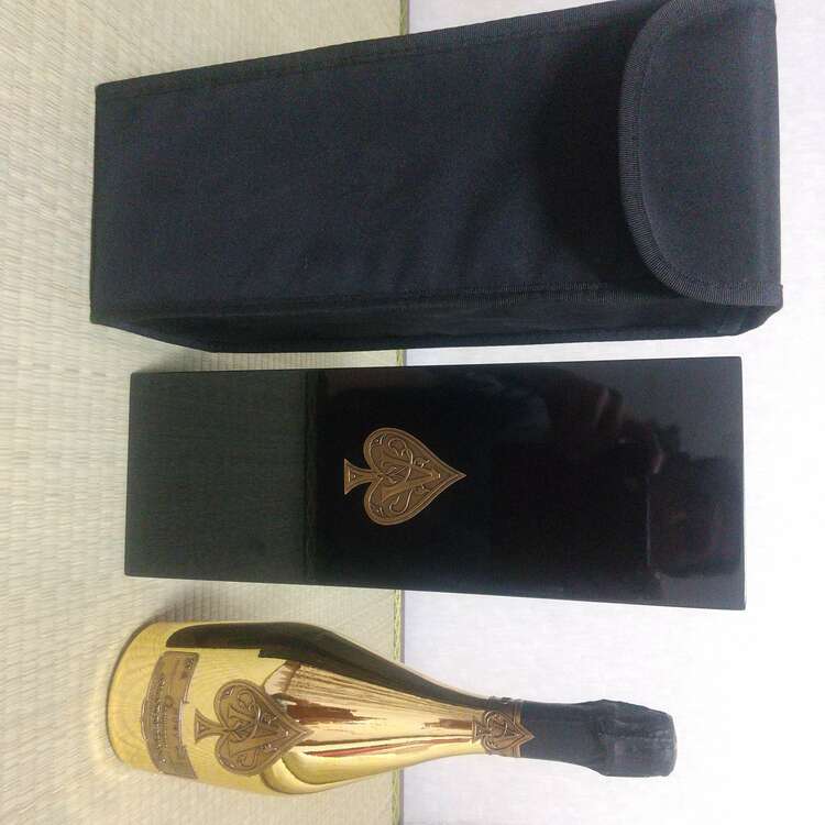 シャンパン アルマン・ド・ブリニャック （お酒）の商品画像 - 査定依頼日：2025年1月31日 - 最高査定価格：27,000円