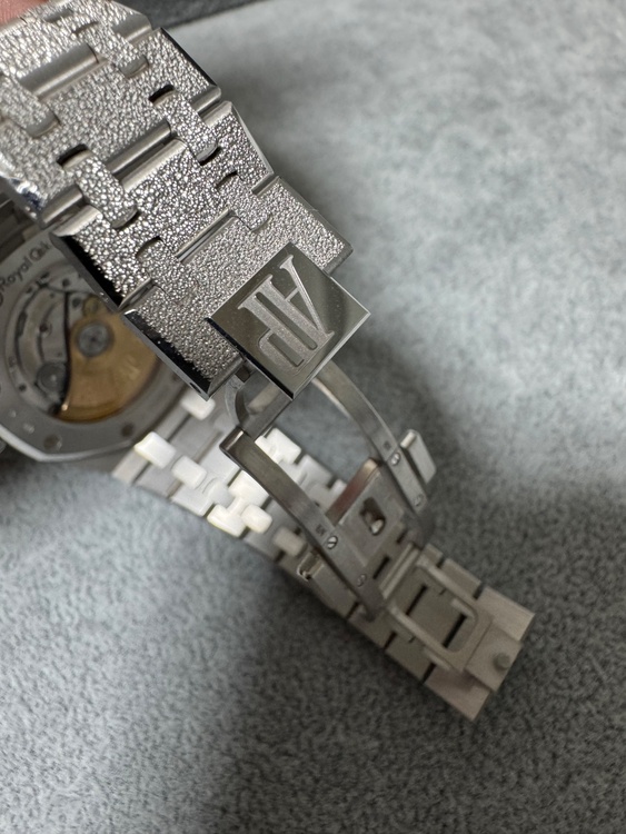 ロイヤルオーク フロステッドゴールド（高級時計）の商品画像 - 査定依頼日：2026年1月16日 - 最高査定価格：13,000,000円