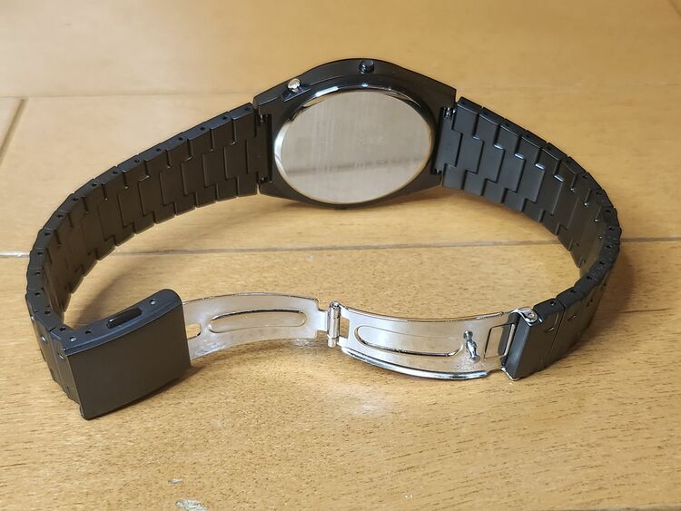 ジウジアーロ　デジタル　復刻モデル　（高級時計）の商品画像 - 査定依頼日：2025年9月2日 - 最高査定価格：15,000円