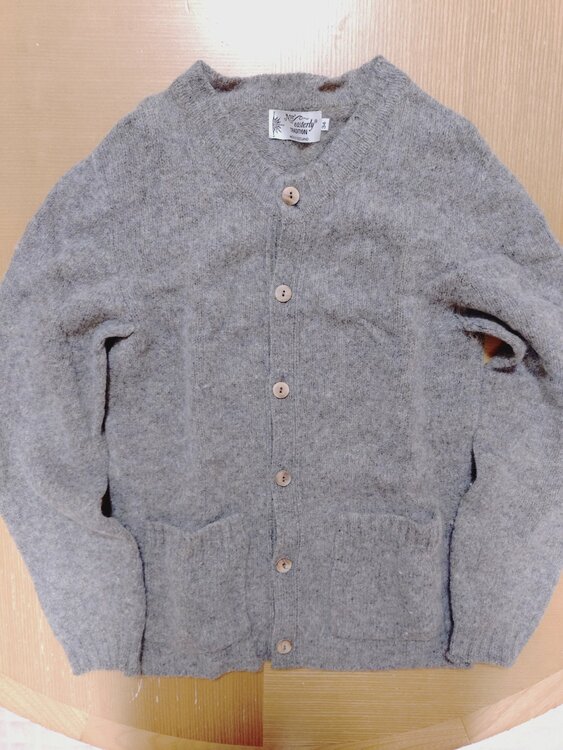 ニットカーディガン（古着・ファッション）の商品画像 - 査定依頼日：2025年12月14日 - 最高査定価格：200円