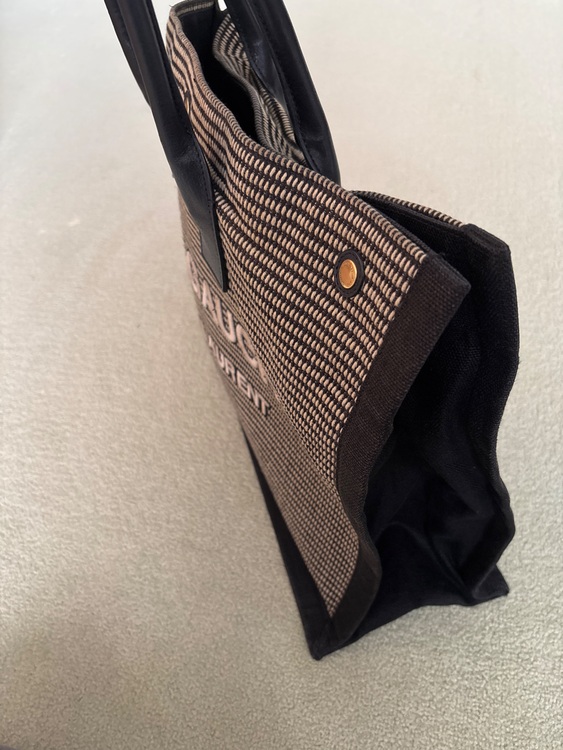 イブサンローラン  （ブランドバッグ）の商品画像 - 査定依頼日：2025年9月17日 - 最高査定価格：80,000円