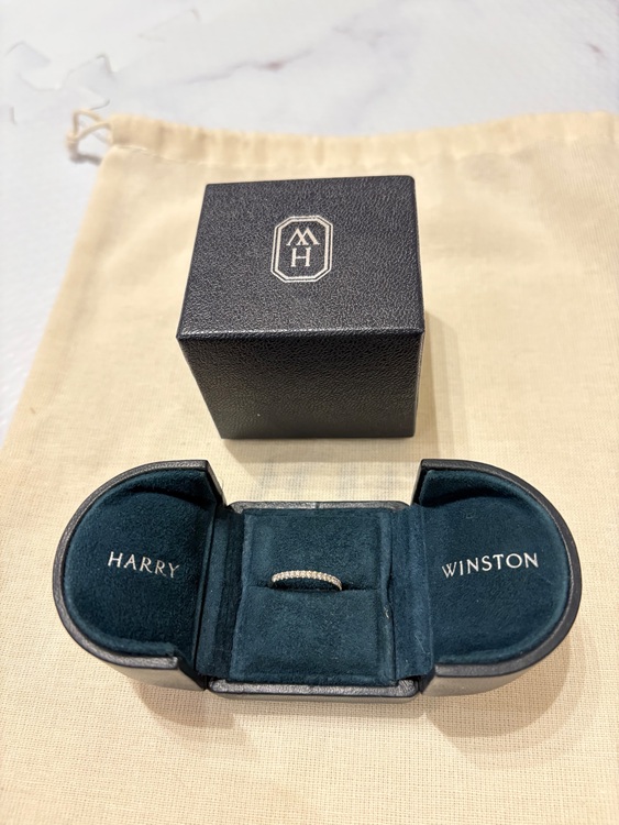 ハリーウィンストンハリーウィンストン マイクロパヴェ リングハーフエタニティ（金・貴金属）の商品画像 - 査定依頼日：2025年10月3日 - 最高査定価格：200,000円