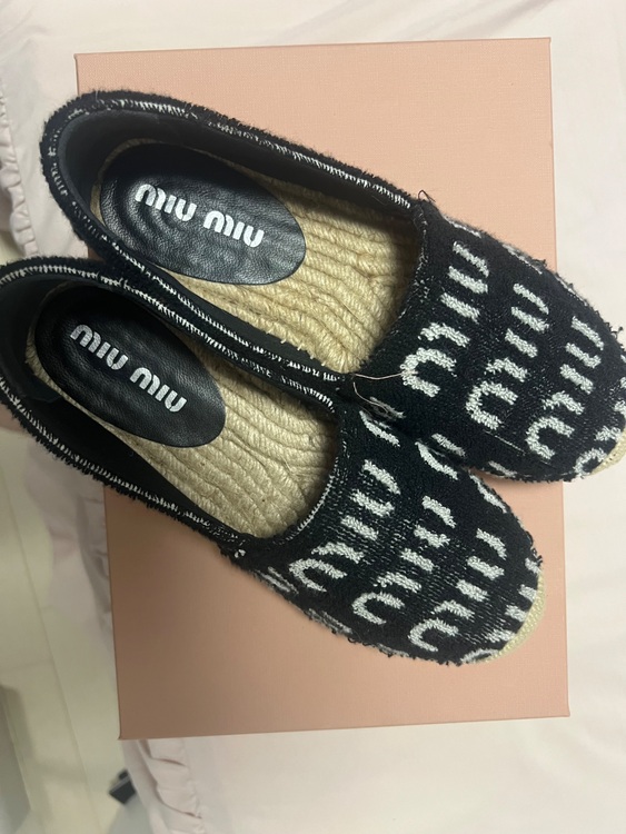 ミュウミュウ  （ブランドバッグ）の商品画像 - 査定依頼日：2025年6月11日 - 最高査定価格：26,000円