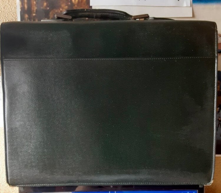 ルイヴィトン タイガ （ブランドバッグ）の商品画像 - 査定依頼日：2025年5月27日 - 最高査定価格：5,000円