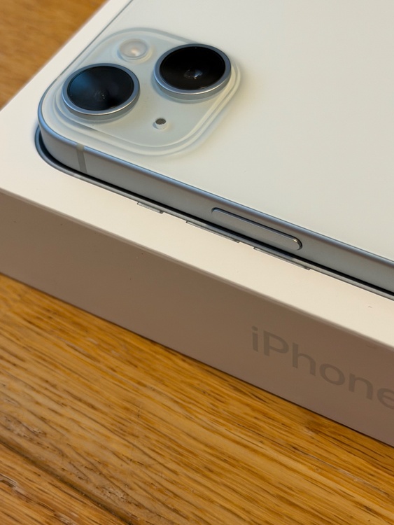 iPhone 15 128GB docomo（スマホ）の商品画像 - 査定依頼日：2026年3月31日 - 最高査定価格：66,000円