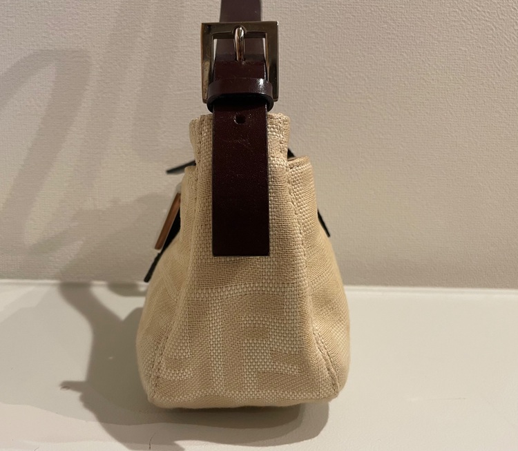 FENDI マンマバケット（ブランドバッグ）の商品画像 - 査定依頼日：2025年10月19日 - 最高査定価格：60,000円