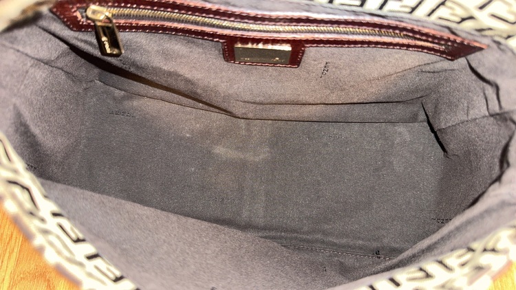 フェンディ  （ブランドバッグ）の商品画像 - 査定依頼日：2025年9月30日 - 最高査定価格：77,000円