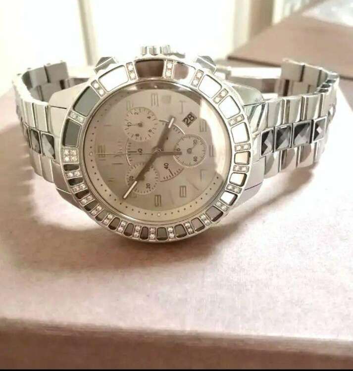 ChristianDior　クリスタル　ダイヤモンドベゼル　クロノグラフ　腕時計（高級時計）の商品画像 - 査定依頼日：2025年5月31日 - 最高査定価格：70,000円