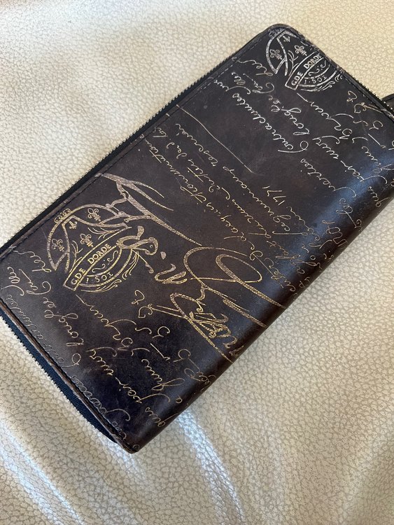 ベルルッティ　長財布　金銀Wパティーヌ（ブランド財布・小物）の商品画像 - 査定依頼日：2023年9月13日 - 最高査定価格：10,000円