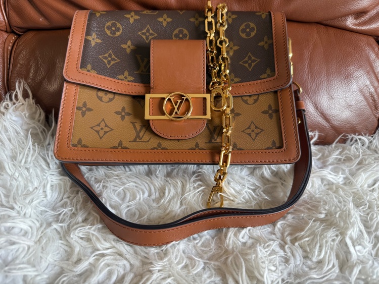 ドーフィーヌ（ブランドバッグ）の商品画像 - 査定依頼日：2025年9月9日 - 最高査定価格：200,000円