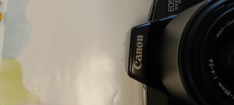 EOS1000（カメラ）の商品画像 - 査定依頼日：2026年3月7日 - 最高査定価格：300円