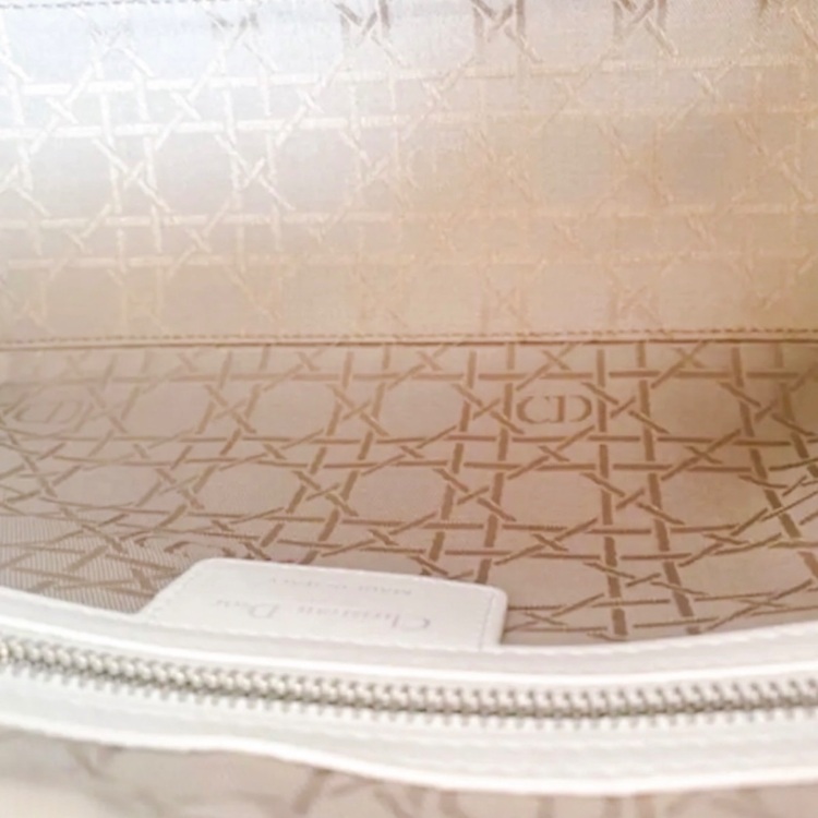 レディディオール シリアルナンバー 12-BO-0116（ブランドバッグ）の商品画像 - 査定依頼日：2025年6月11日 - 最高査定価格：250,000円