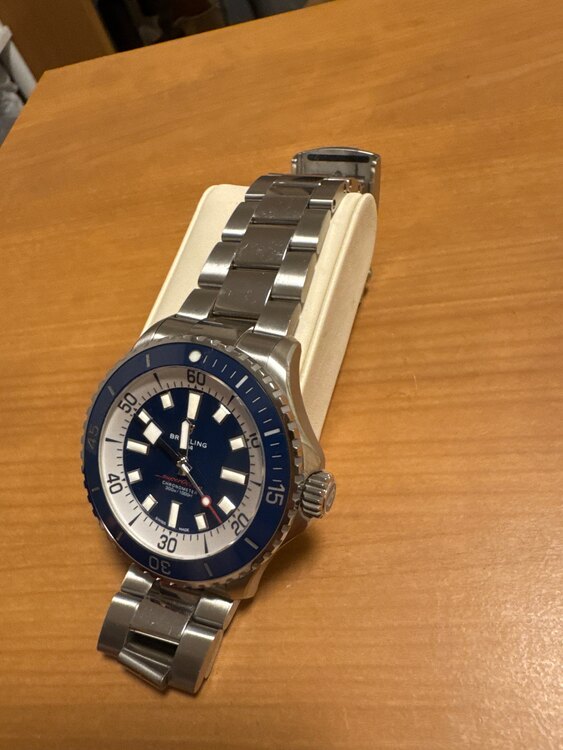 ス ーパーオーシャン 300mオートマチック クロノメーターA17375E71C（高級時計）の商品画像 - 査定依頼日：2025年5月1日 - 最高査定価格：430,000円