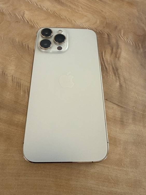 iPhone 13 Pro Max 256GB SIMフリー（スマホ）の商品画像 - 査定依頼日：2026年4月6日 - 最高査定価格：61,000円