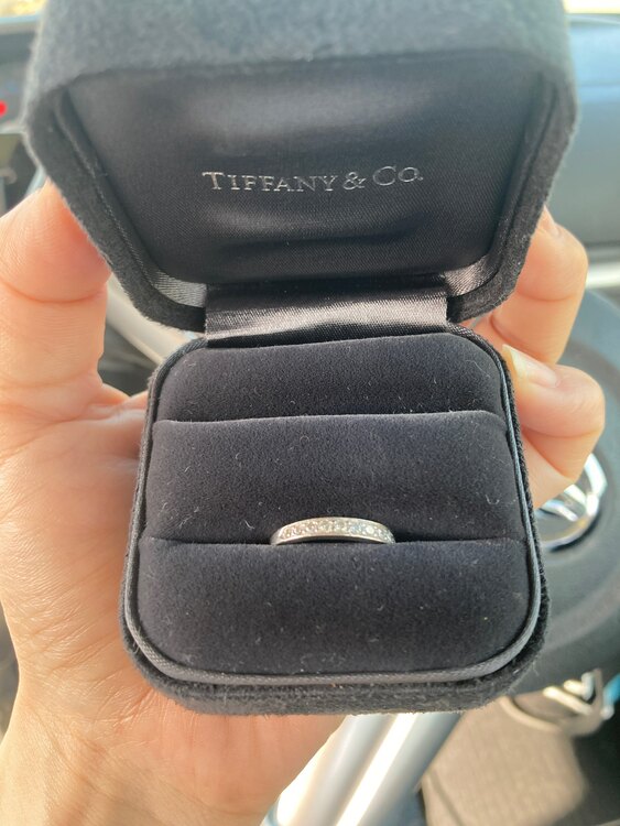 ティファニーウェディンバンドリングハーフサークルプラチナダイヤモンドセッティング（宝石）の商品画像 - 査定依頼日：2024年4月6日 - 最高査定価格：50,000円