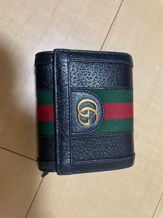 グッチ二つ折り財布（ブランド財布・小物）の商品画像 - 査定依頼日：2025年9月1日 - 最高査定価格：10,000円