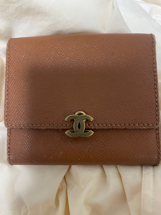 二つ折り財布（ブランド財布・小物）の商品画像 - 査定依頼日：2025年11月16日 - 最高査定価格：7,000円