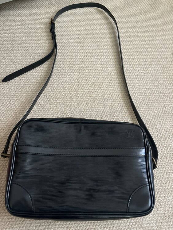 不明（ブランドバッグ）の商品画像 - 査定依頼日：2025年4月29日 - 最高査定価格：18,000円