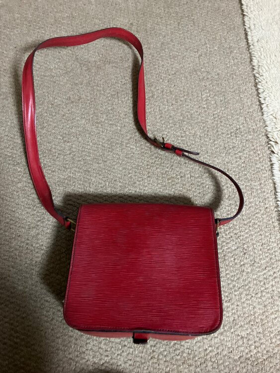 ショルダーバッグ（ブランドバッグ）の商品画像 - 査定依頼日：2025年5月2日 - 最高査定価格：32,000円