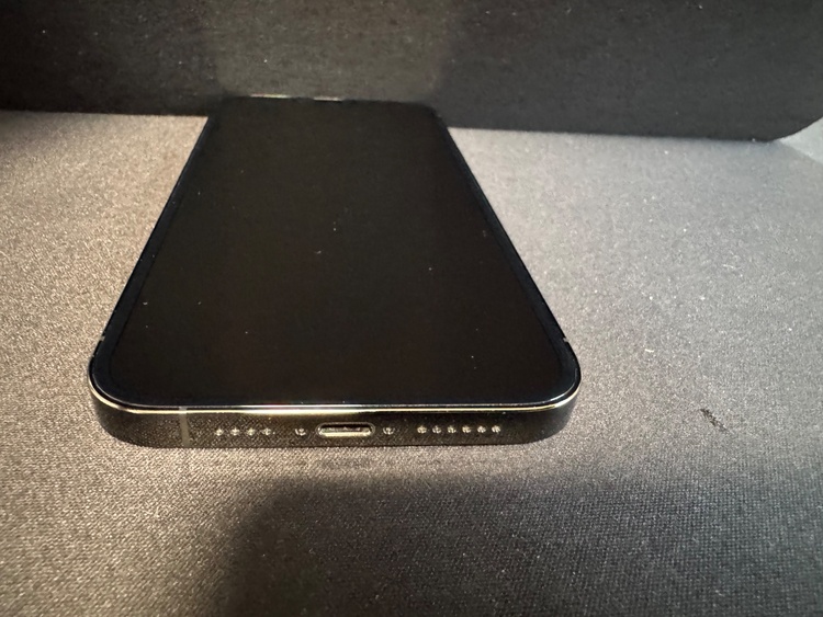 iPhone 13 Pro Max 256GB Graphite（スマホ）の商品画像 - 査定依頼日：2026年7月27日 - 最高査定価格：65,000円