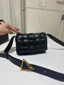 パテッド　カセット　スモール（ブランドバッグ）の商品画像 - 査定依頼日：2025年7月1日 - 最高査定価格：100,000円