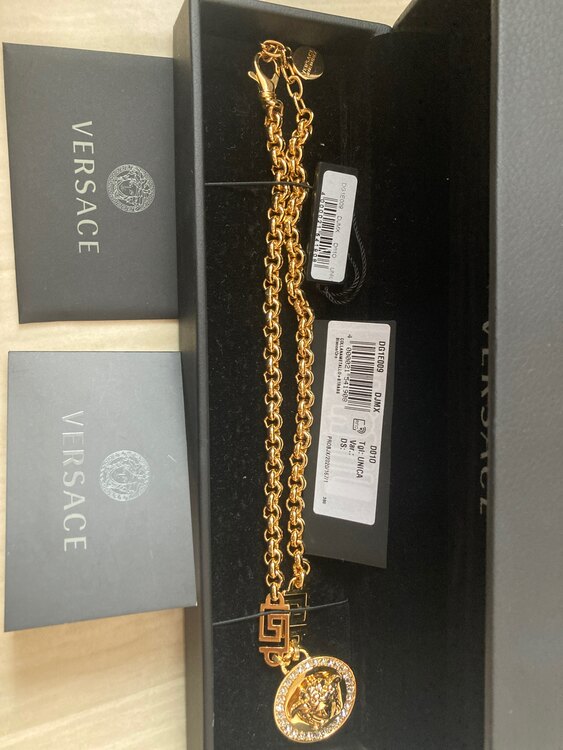 ヴェルサーチェ　アイコンメデューサネックレス（金・貴金属）の商品画像 - 査定依頼日：2024年4月17日 - 最高査定価格：45,000円