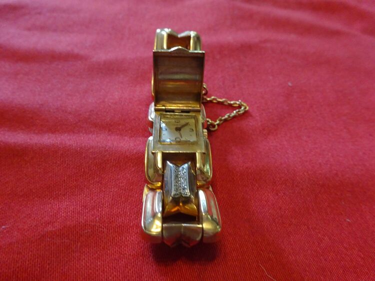 レディース　ブレスレットタイプ（高級時計）の商品画像 - 査定依頼日：2025年10月18日 - 最高査定価格：1,100,000円