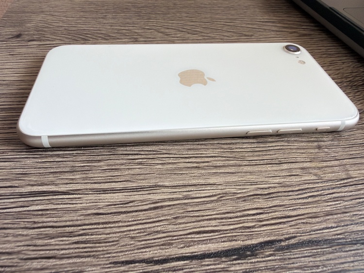 iPhoneSE（第3世代）64GB（スマホ）の商品画像 - 査定依頼日：2026年9月6日 - 最高査定価格：18,000円