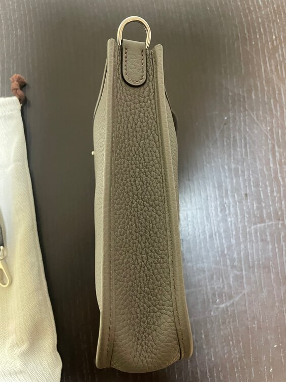 エルメス エブリン （ブランドバッグ）の商品画像 - 査定依頼日：2025年4月12日 - 最高査定価格：30,000円