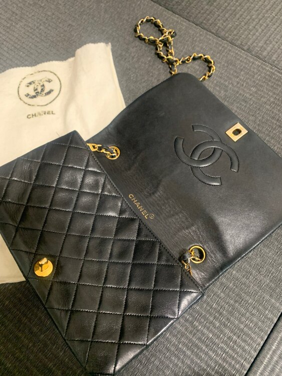 ヴィンテージ　ショルダーバック（ブランドバッグ）の商品画像 - 査定依頼日：2024年1月10日 - 最高査定価格：300,000円