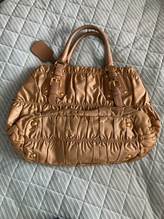 プラダ　バッグ（ブランドバッグ）の商品画像 - 査定依頼日：2022年8月28日 - 最高査定価格：30,000円