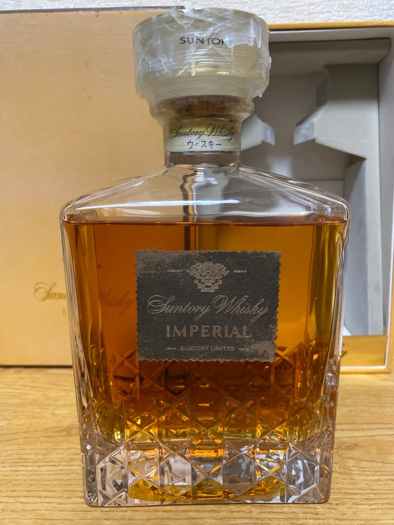 サントリーウイスキーインペリアル　600ml 43%（お酒）の商品画像 - 査定依頼日：2025年8月19日 - 最高査定価格：18,000円