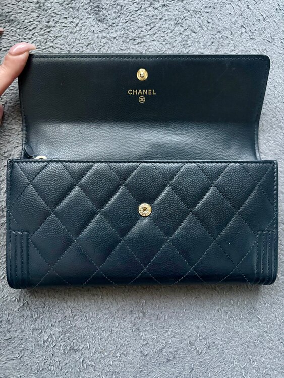 ボーイシャネル　長財布　ブラック（ブランド財布・小物）の商品画像 - 査定依頼日：2025年2月15日 - 最高査定価格：30,000円