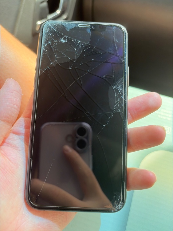 iPhone iPhone11 Pro 256GB docomo（スマホ）の商品画像 - 査定依頼日：2026年9月19日 - 最高査定価格：18,500円
