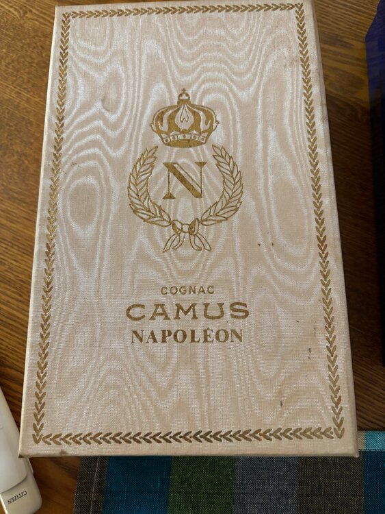 ブランデー カミュ （お酒）の商品画像 - 査定依頼日：2025年1月8日 - 最高査定価格：7,500円