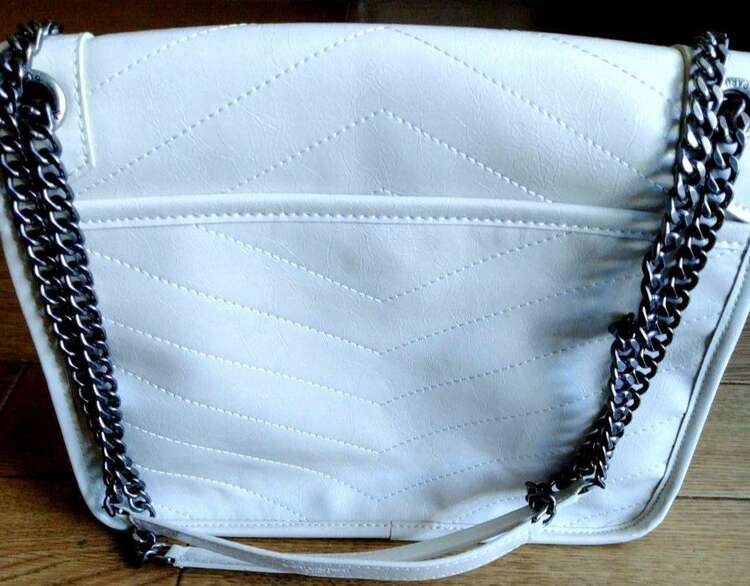 イブサンローラン  （ブランドバッグ）の商品画像 - 査定依頼日：2025年2月15日 - 最高査定価格：180,000円