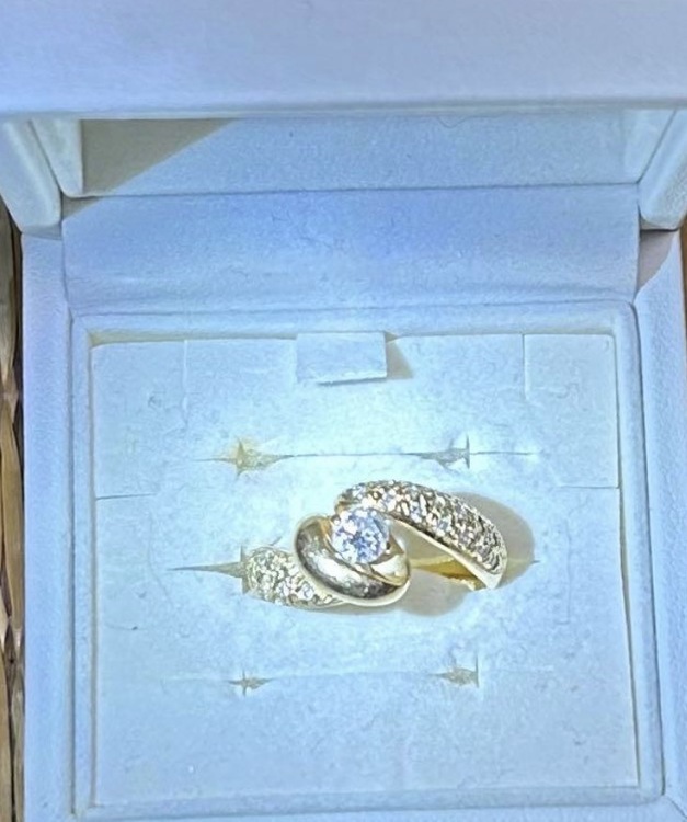 ツイストデザインゴールドリング（金・貴金属）の商品画像 - 査定依頼日：2026年2月1日 - 最高査定価格：300,000円