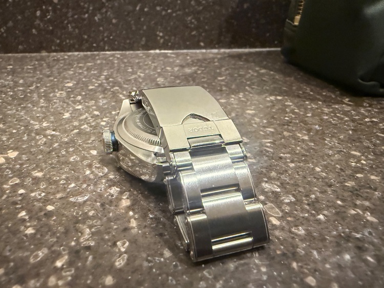 チューダー ブラックベイ チ79230B-0008（高級時計）の商品画像 - 査定依頼日：2025年9月11日 - 最高査定価格：330,000円