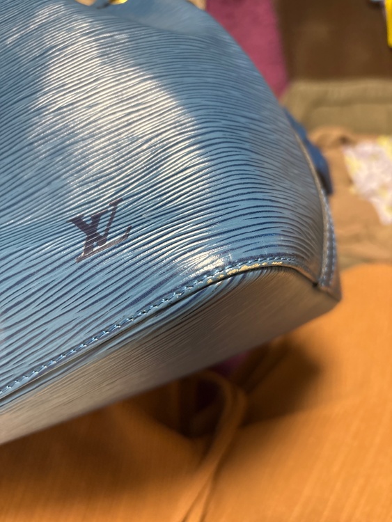 ルイヴィトン エピ （ブランドバッグ）の商品画像 - 査定依頼日：2025年12月8日 - 最高査定価格：50,000円