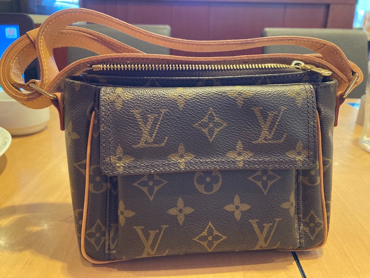 ミニショルダーバッグ（ブランドバッグ）の商品画像 - 査定依頼日：2022年8月2日 - 最高査定価格：87,000円